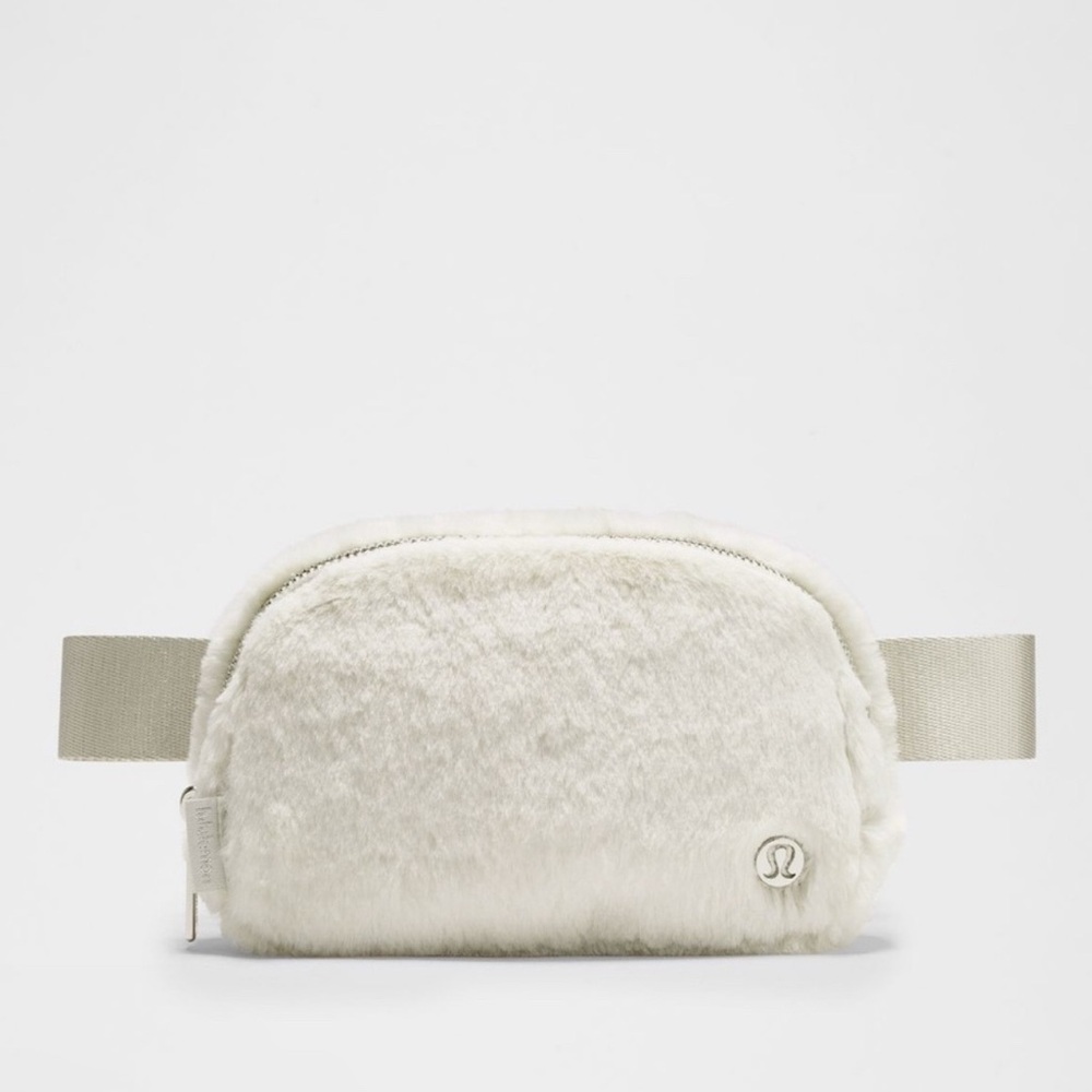 Lululemon NWT Everywhere Belt Bag *plush fleece Bone/Silver